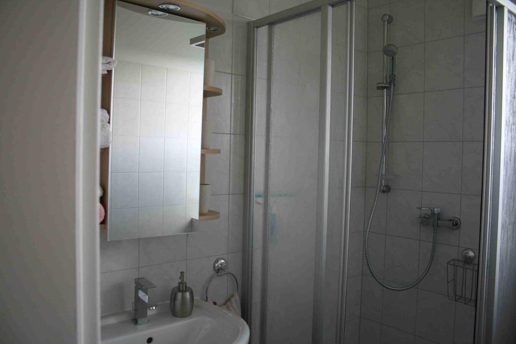 Uebernachtung Bei Michael - Ferienwohnung Rostock Ngoại thất bức ảnh